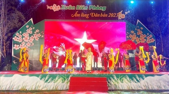 Quảng Bình: Ấm áp nghĩa tình Xuân biên giới