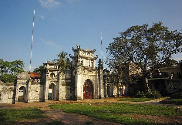 Cổng ngũ quan chùa Bối Khê cũng chính là cổng làng thôn Song Khê. Cổng ngũ quan chùa Bối Khê cũng chính là cổng làng thôn Song Khê.