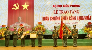 Bộ đội biên phòng đón nhận Huân chương chiến công hạng Nhất
