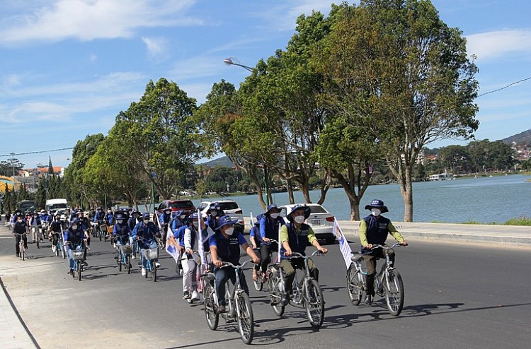Diễu hành bằng xe đạp đôi hưởng ứng Ngày Động, thực vật hoang dã thế giới năm 2022.