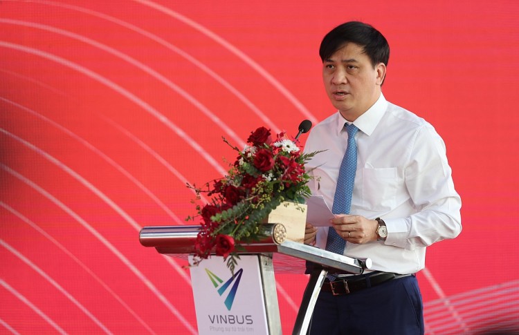 Ông Lê Hòa Bình, Phó Chủ tịch Thường trực UBND thành phố Hồ Chí Minh phát biểu tại lễ khai trương.