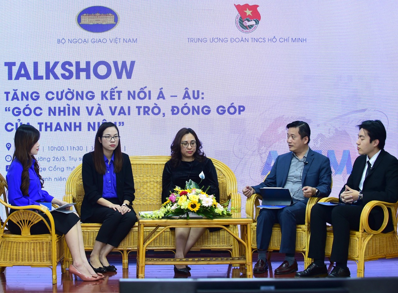 Các diễn giả tại Talkshow “Tăng cường kết nối Á-Âu: Góc nhìn và vai trò, đóng góp của thanh niên” ngày 11/3. 