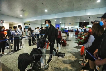 Hai chuyến bay đưa khoảng 600 công dân Việt Nam sơ tán từ Ukraine về nước an toàn