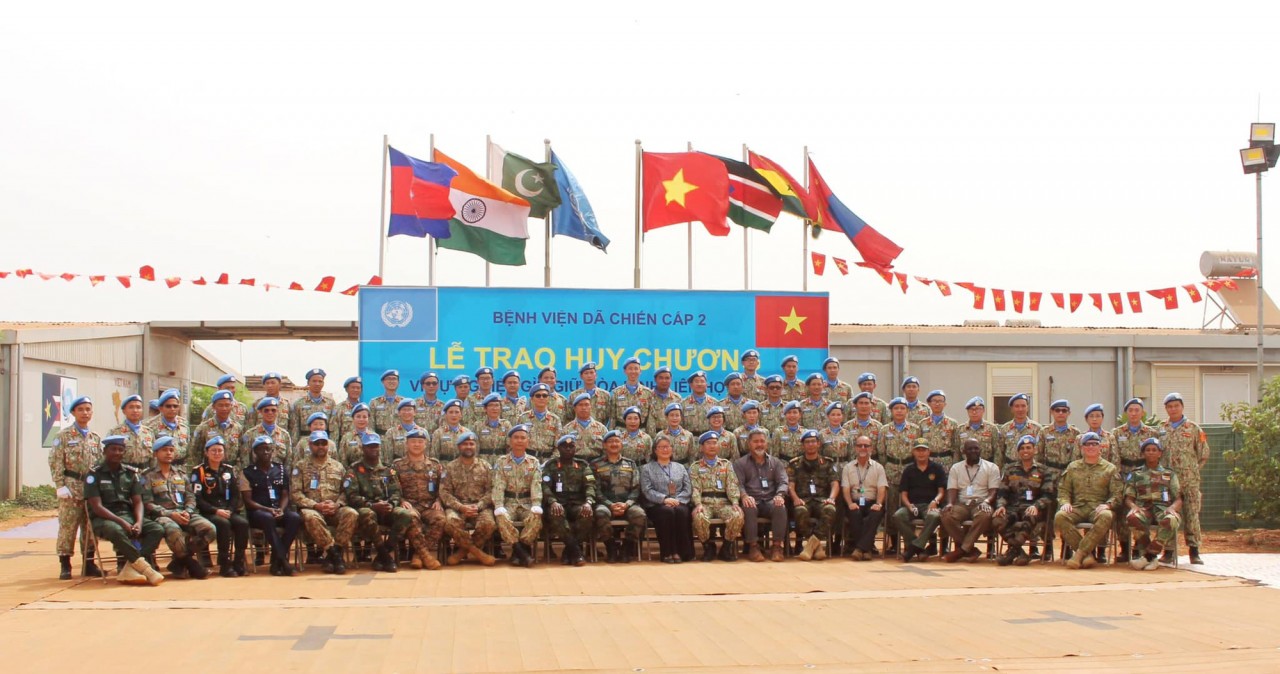 Lễ trao Huy chương vì sự nghiệp gìn giữ hoà bình của LHQ cho 63 thành viên của BVDC 2.3. Ảnh: Nguyễn Đảm