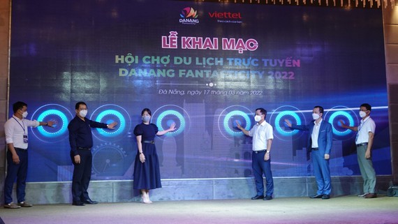 Nghi lễ khai mạc hội chợ du lịch trực tuyến Danang FantastiCity 2022.