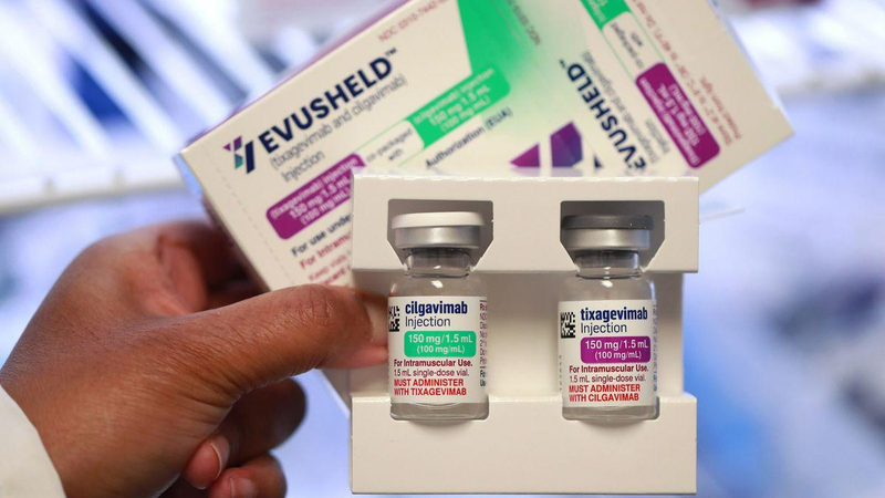 Thuốc Evusheld không phải là “siêu vaccine” phòng COVID-19