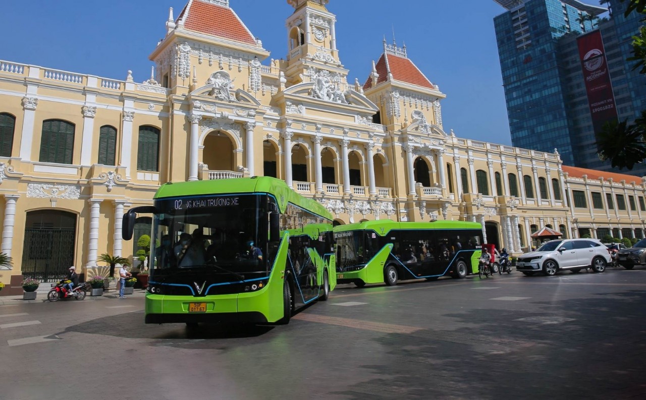 Xe buýt điện Vinbus chạy tuyến nội thành TP. Hồ Chí Minh