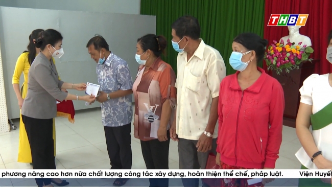 Phó Chủ tịch UBTW MTTQ Việt Nam Trương Thị Ngọc Ánh thăm, chúc Tết Chôl Chnăm Thmây tại tỉnh Bến Tre