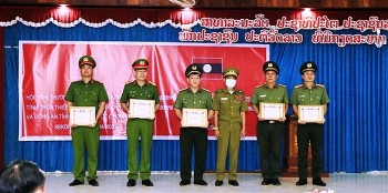 Chính phủ Lào tặng Huy chương cao quý cho Công an tỉnh Thừa Thiên Huế