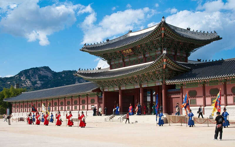 cung điện cổ kính, nguy nga tại Hàn Quốc.. 