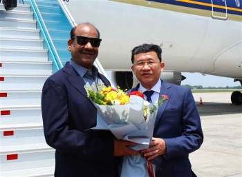 Chủ tịch Hạ viện Cộng hòa Ấn Độ đến Hà Nội, bắt đầu chuyến thăm chính thức Việt Nam