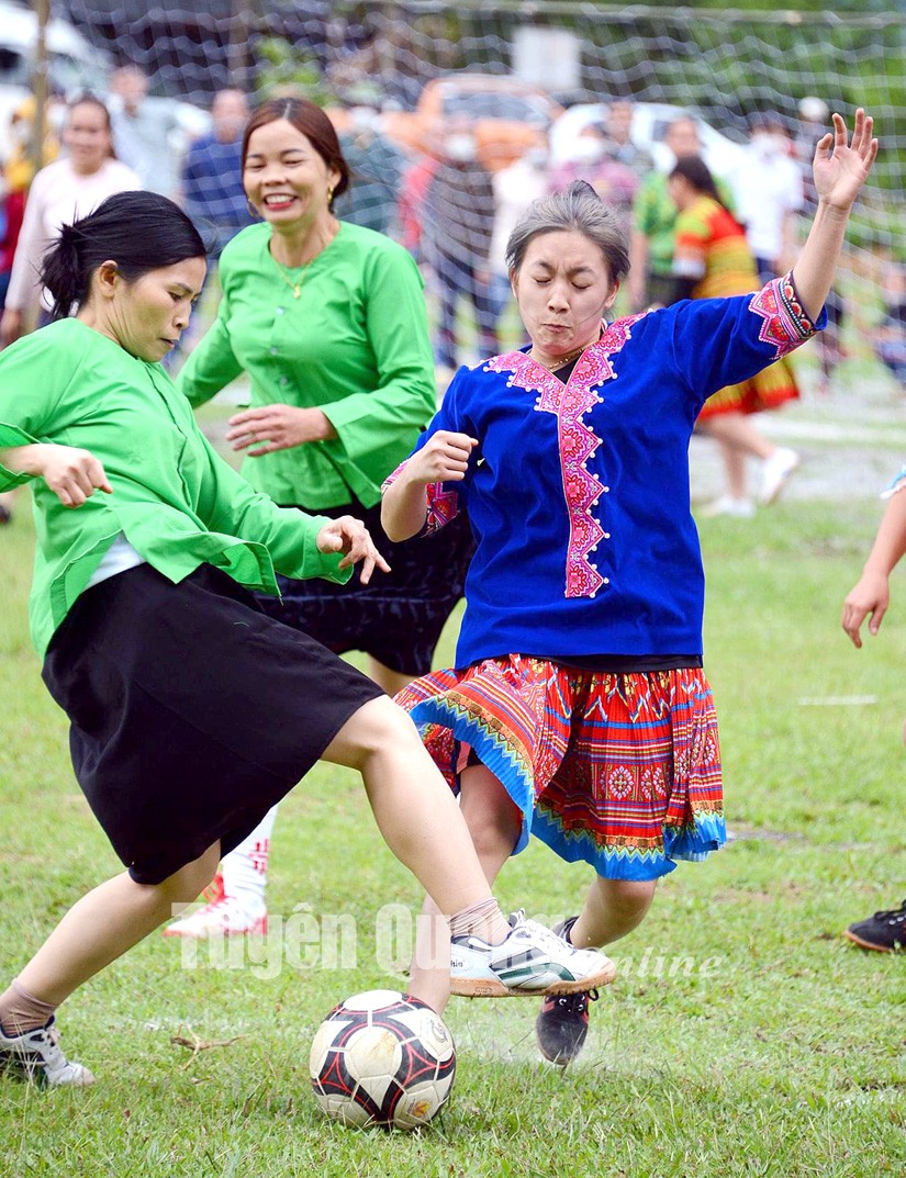 Sôi nổi Giao lưu bóng đá nữ các dân tộc thiểu số Lâm Bình lần thứ nhất
