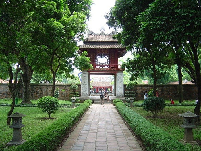 Khuê Văn Các tại Văn Miếu - Quốc Tử Giám được chọn là biểu tượng của Thủ đô Hà Nội. 