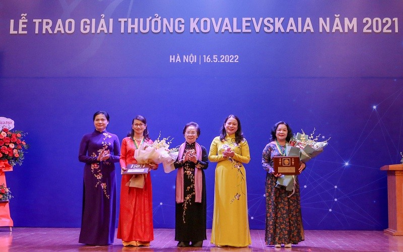 Trao Giải thưởng Kovalevskaia năm 2021 tặng 2 nhà khoa học nữ.