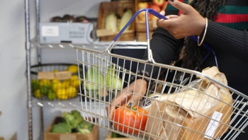 Nhiều thành phố của Pháp phát phiếu giảm giá thực phẩm cho người dân