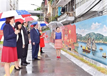 Bức tranh gốm "Tình hữu nghị Việt - Mỹ": Tôn vinh di sản thiên nhiên, văn hóa của hai đất nước