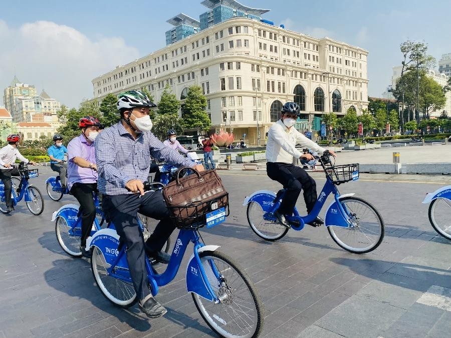 Hà Nội sẽ bố trí 200 điểm cho thuê xe đạp công cộng tại 9 quận gồm: Tây Hồ, Ba Đình, Đống Đa, Thanh Xuân, Hoàn Kiếm, Hai Bà Trưng, Cầu Giấy, Hà Đông và Hoàng Mai. Ảnh minh họa