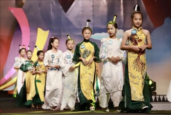 Vinh danh sáu Đại sứ Áo dài Trẻ em Việt Nam