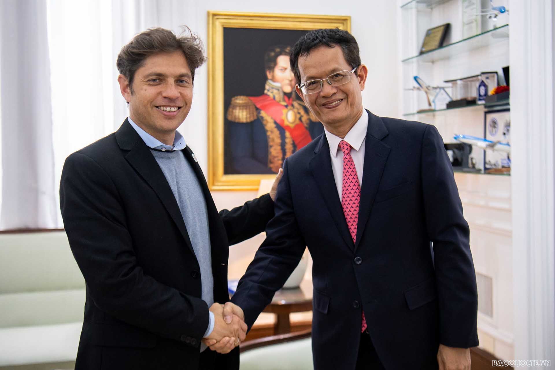 Đại sứ Dương Quốc Thanh và Thống đốc tỉnh Buenos Aires Axel Kicillof.