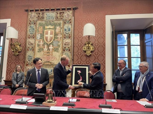 Kết nối hợp tác thủ phủ tơ lụa Việt Nam - Italy