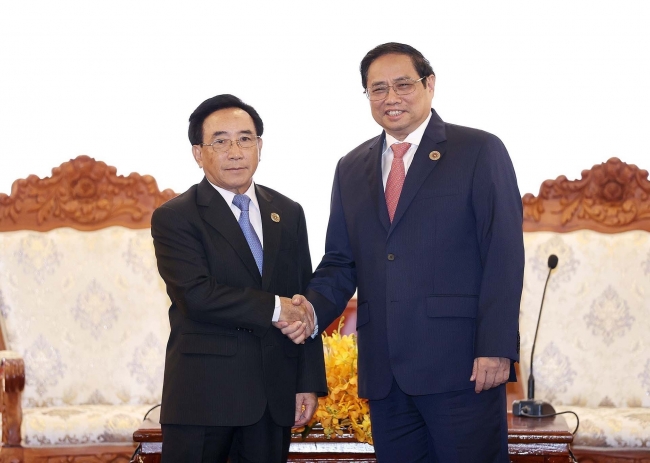 Thủ tướng Phạm Minh Chính gặp Thủ tướng Lào Phankham Viphavanh