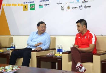 Chủ tịch Quốc hội Singapore theo dõi trực tiếp SEA Games tại Nam Định