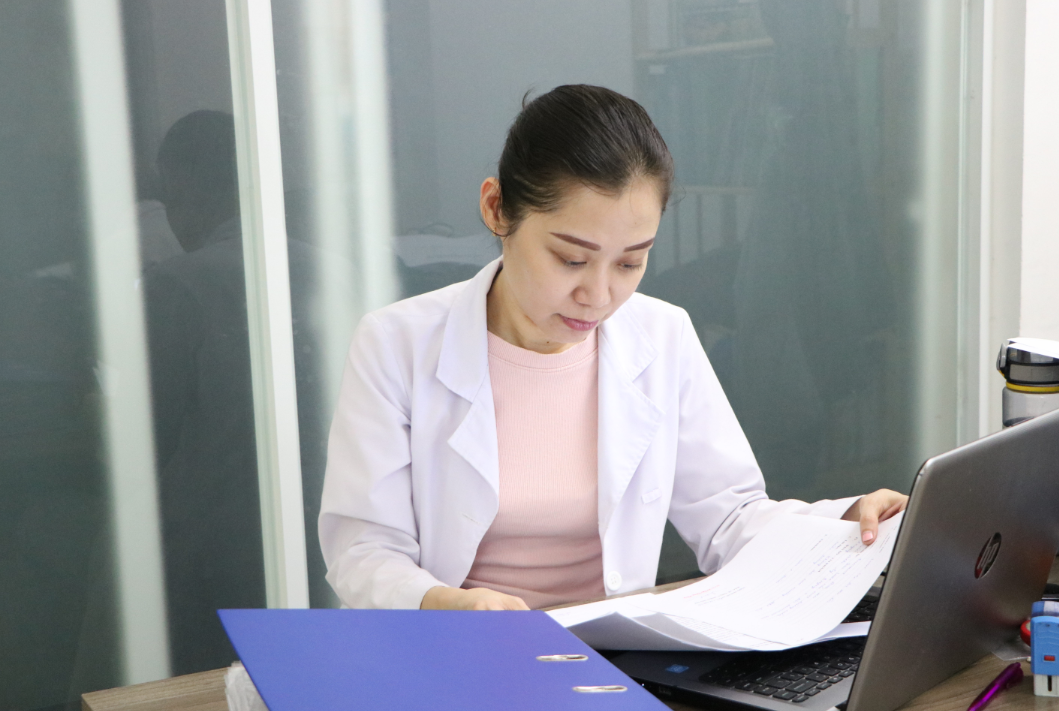 cong hien tham lang cua nhung nguoi duoc xem nhu tu mau