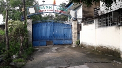 nguoi dan ong bi ho can dut 2 tay o binh duong