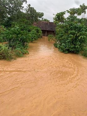 Giải cứu 6 người bị mắc kẹt trong lũ suốt 5 giờ ở Đồng Nai
