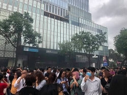 Hoảng loạn tháo chạy khỏi toà nhà Sài Gòn Center vì báo cháy
