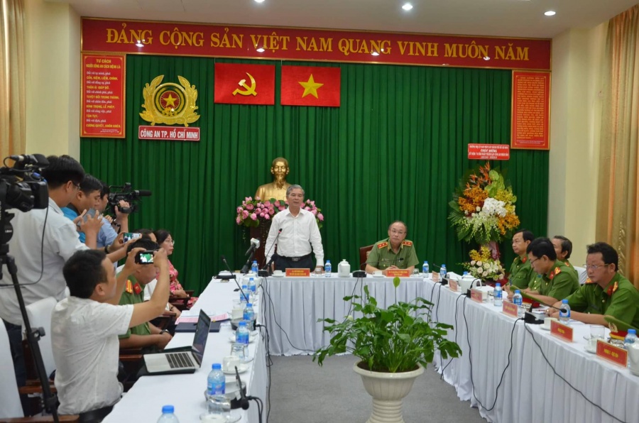 bat giu ong trum ma tuy hung hang nem luu dan vao canh sat