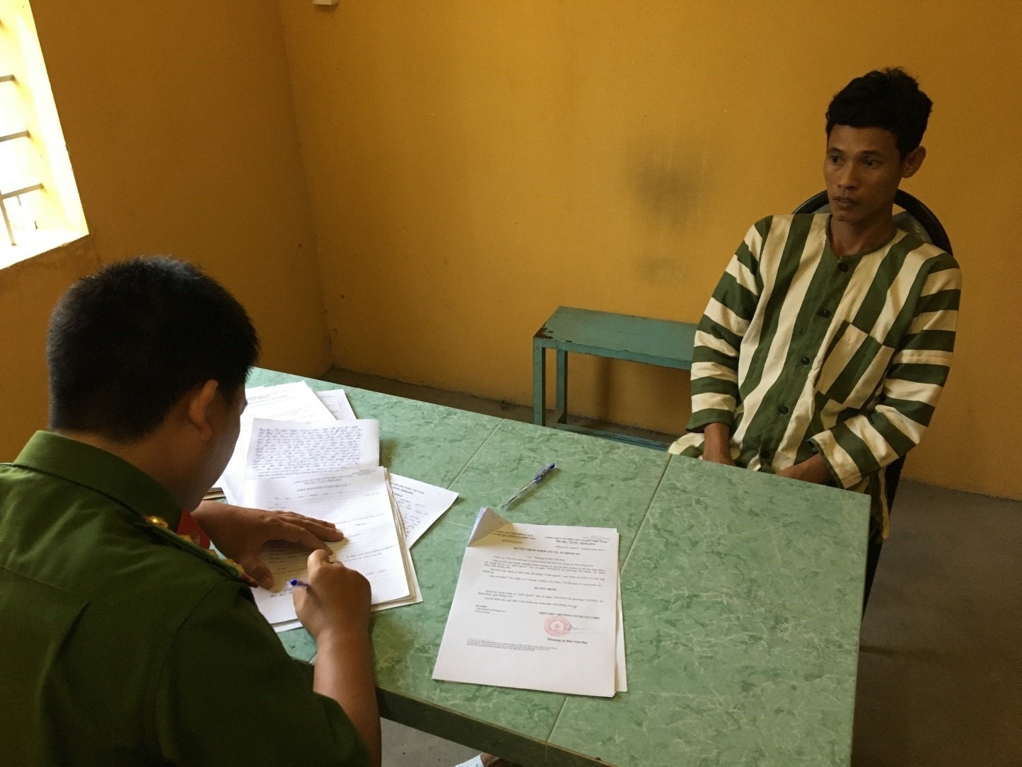 thanh nien dam chet cha cua nguoi yeu cu roi tu sat