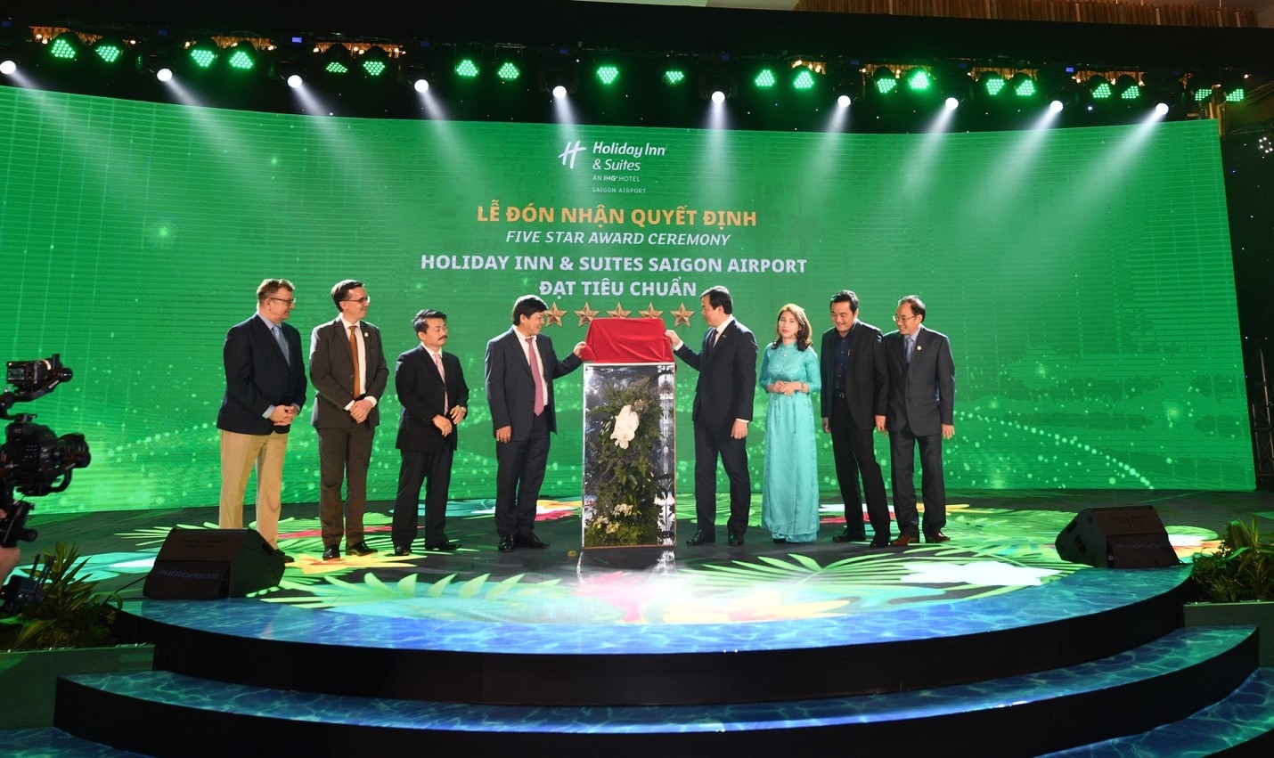 Khách sạn Holiday Inn & Suites đầu tiên tại Việt Nam đạt chứng nhận 5 sao
