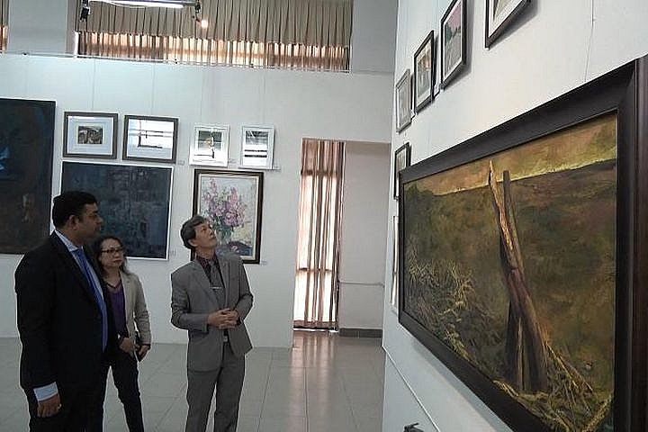 TP.HCM: Triển lãm mỹ thuật tình hữu nghị Việt-Ấn gây quỹ cho người bị ảnh hưởng bởi COVID-19 TP.HCM: Triển lãm mỹ thuật tình hữu nghị Việt-Ấn gây quỹ cho người bị ảnh hưởng bởi COVID-19