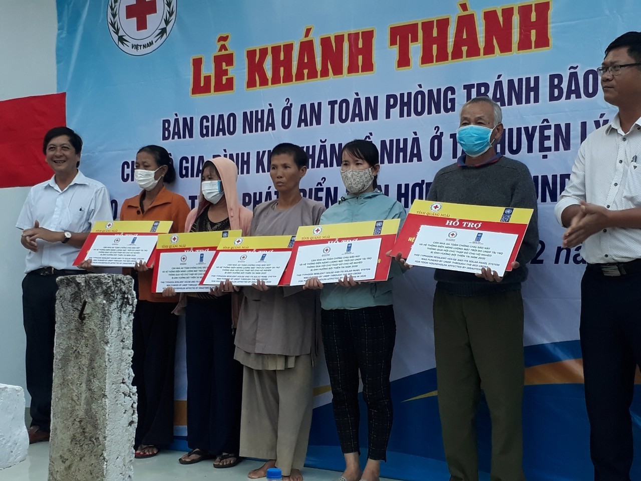 UNDP bàn giao 10 nhà an toàn chống chịu bão cho người dân nghèo Quảng Ngãi