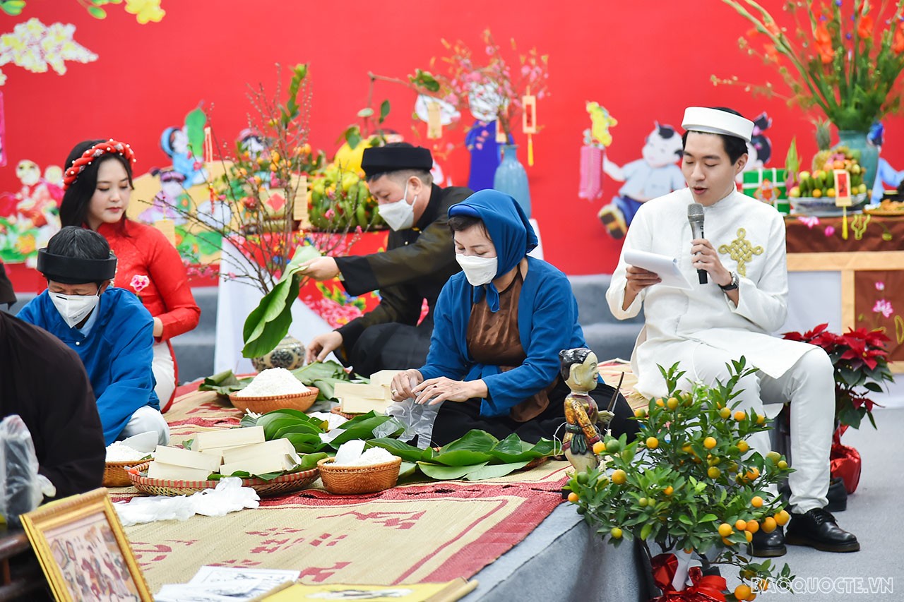 Cách gói bánh trưng, bánh tét ngày Tết.