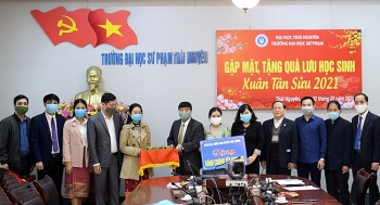 thai nguyen to chuc cho sinh vien lao o lai don tet co truyen cua viet nam tai truong