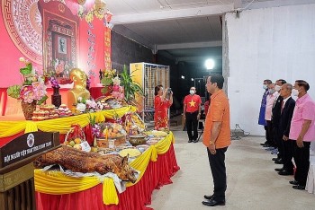 Kiều bào Udon Thani (Thái Lan) tưởng nhớ Chủ tịch Hồ Chí Minh nhân dịp năm mới