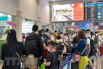 Ngày 6 Tết: Khách qua sân bay Tân Sơn Nhất vượt ngưỡng 100.000 người