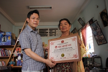 Người phụ nữ Chăm mang thổ cẩm Việt Nam ra thế giới