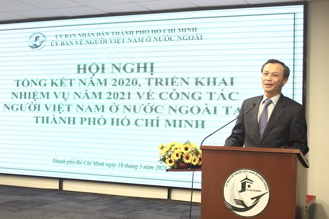 Góp phần thực hiện thành công “mục tiêu kép”, Ủy ban về người Việt Nam ở nước ngoài TP Hồ Chí Minh nhận bằng khen