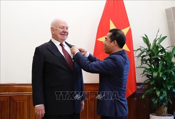 Tổng thống Putin tặng Huân chương Hữu nghị cho Đại sứ và các tướng lĩnh Quân đội Nhân dân Việt Nam