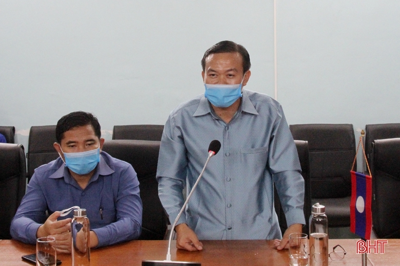 Hà Tĩnh tặng vật tư y tế cho huyện Khăm Cợt, tỉnh Bôlykhămxay (Lào) phòng chống dịch COVID-19
