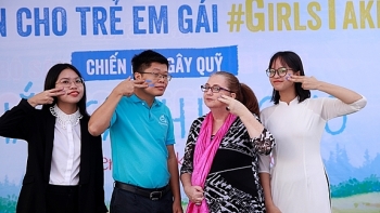 Bà Sharon Kane: hỗ trợ đào tạo nghề cho thanh niên, bảo vệ an toàn cho trẻ em gái Bà Sharon Kane: hỗ trợ đào tạo nghề cho thanh niên, bảo vệ an toàn cho trẻ em gái