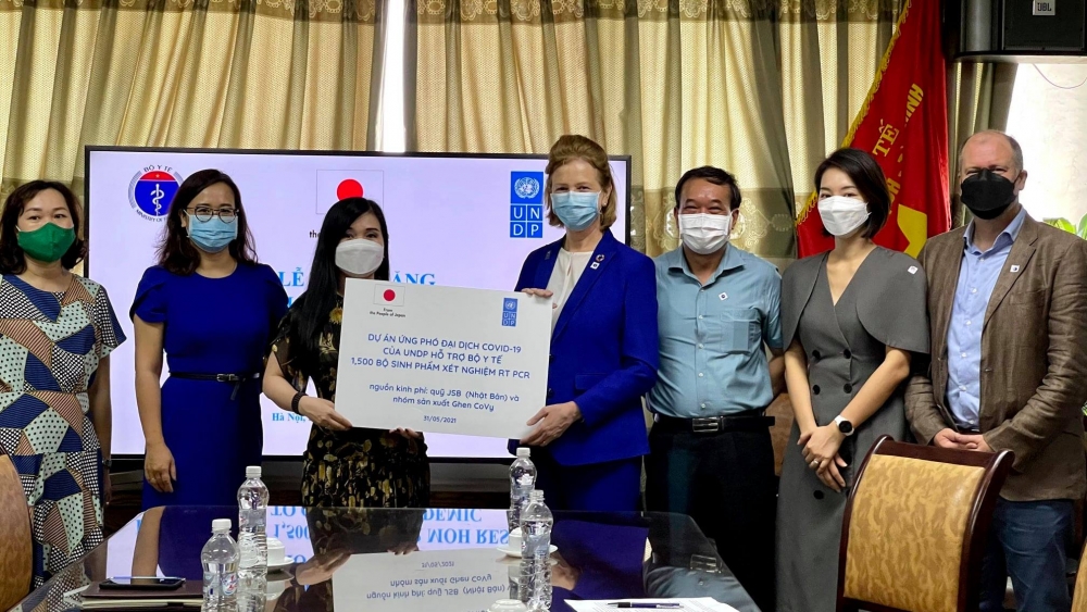 UNDP Việt Nam hỗ trợ Bộ Y tế 1.500 bộ sinh phẩm xét nghiệm RT PCR