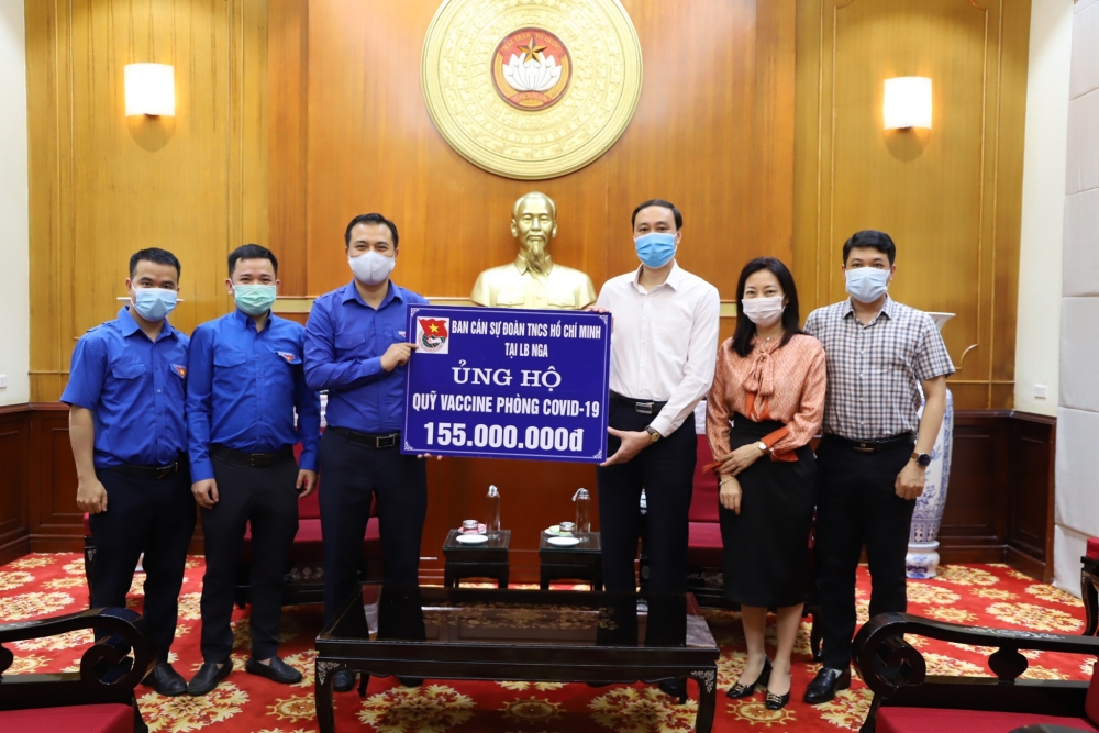Thanh niên Việt tại Nga ủng hộ 155 triệu đồng cho Quỹ vắc-xin phòng chống dịch COVID-19