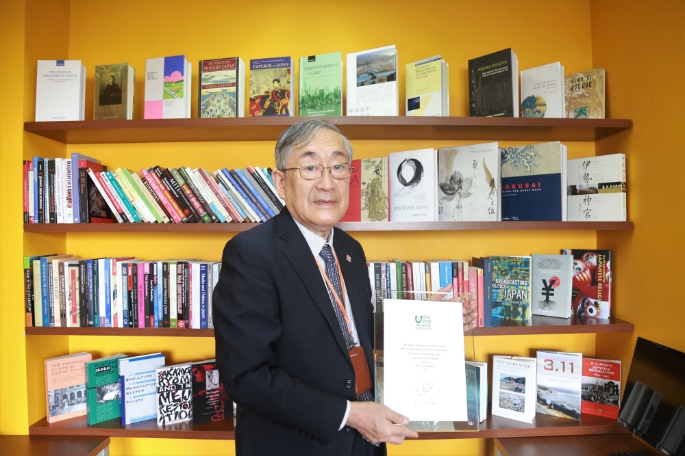 Quỹ Nippon trao tặng sách cho Trường Đại học Việt - Nhật