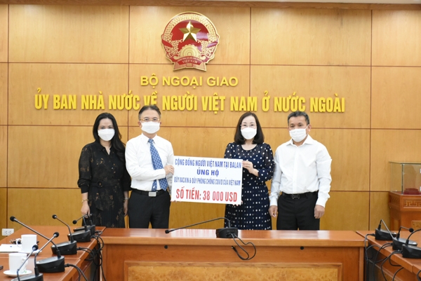 Cộng đồng người Việt tại Ba Lan ủng hộ 38.000 USD cho Quỹ vacccine và công tác phòng, chống Covid-19 ở quê nhà