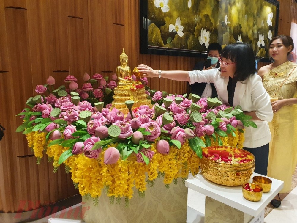 Sắc màu Songkran trên đất Việt
