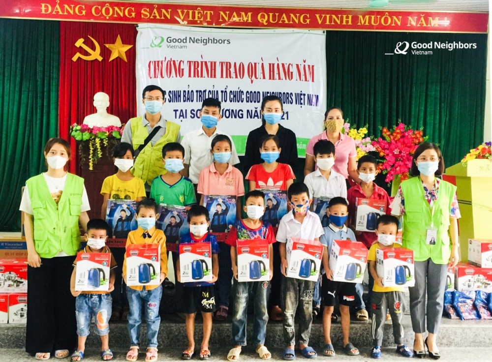 GNI trao quà cho gần 4.000 trẻ em Tuyên Quang có hoàn cảnh khó khăn